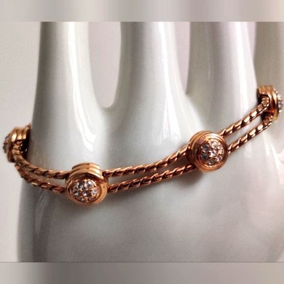 Dazzling Swarovski Swan Bracelet - Picture 6 of 13